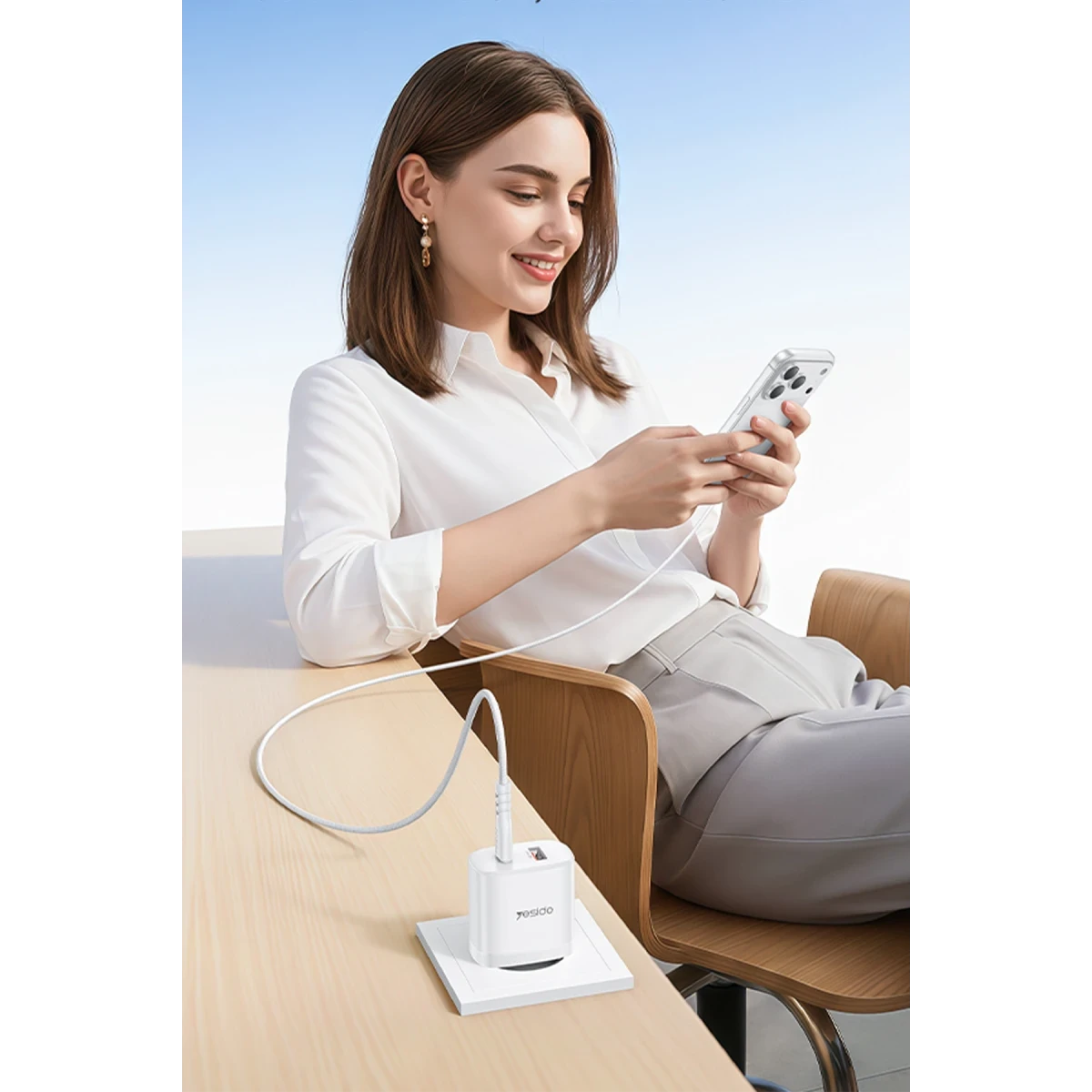 Yesido YC106 20W USB-A ve Type-C Çıkışlı Type-C to Type-C Kablolu PD Şarj Cihazı - Beyaz
