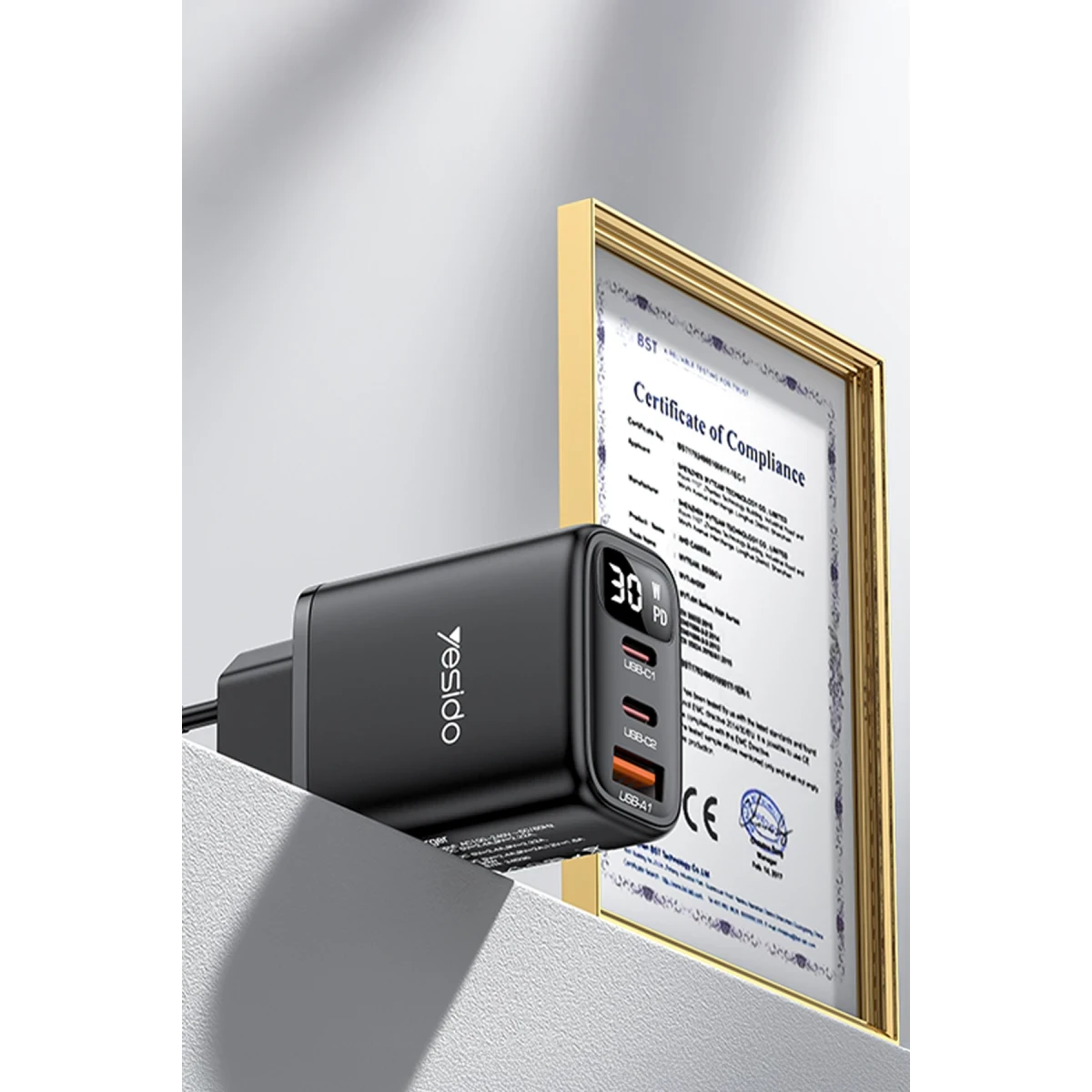Yesido YC69 Dijital Göstergeli 1 Adet 30W USB ve 2 Adet 30W Type-C Çıkışlı PD Hızlı Şarj Cihazı - Siyah