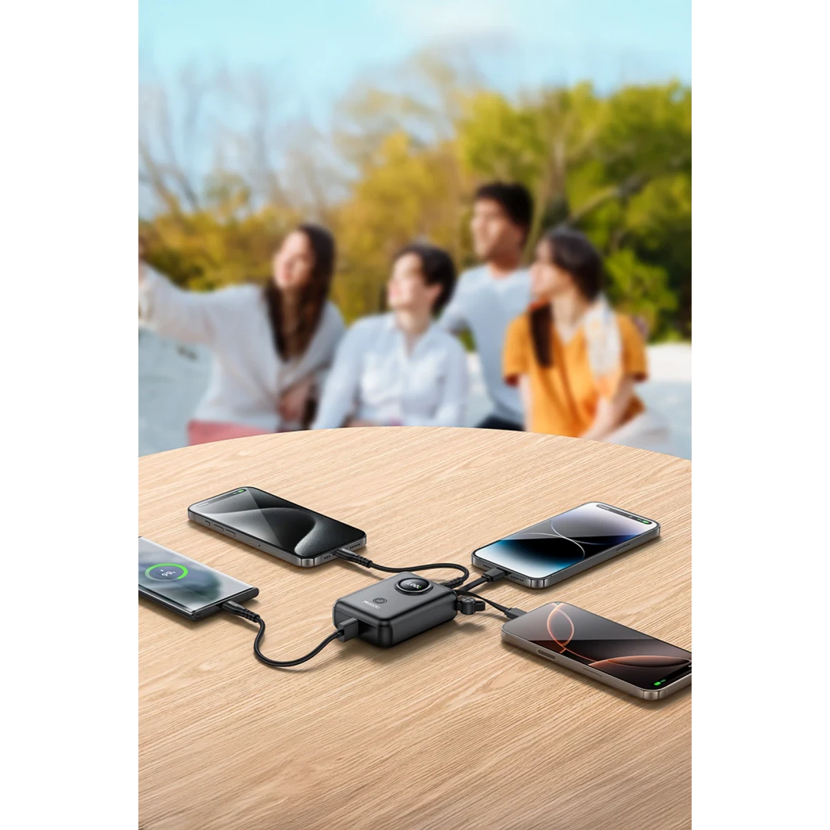 Yesido YP64 10.000 mAh Dijital Göstergeli Dahili Type-C ve Lightning Kablolu PD Mini Powerbank - Siyah